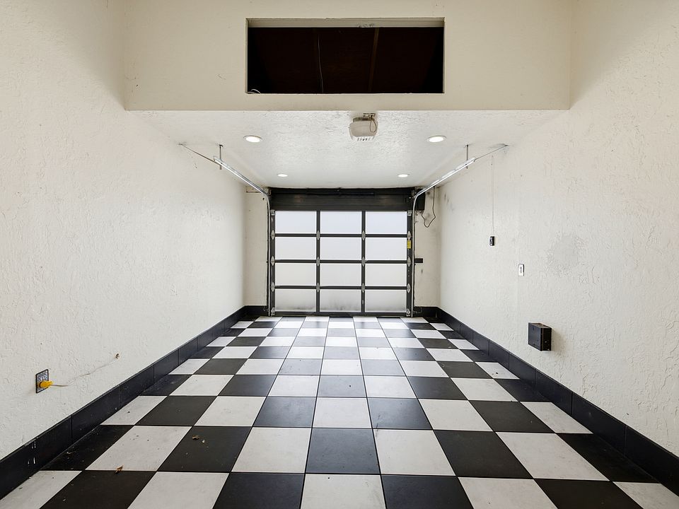 Cadet heater in garage plus lots of lighting.
Tile flooring.