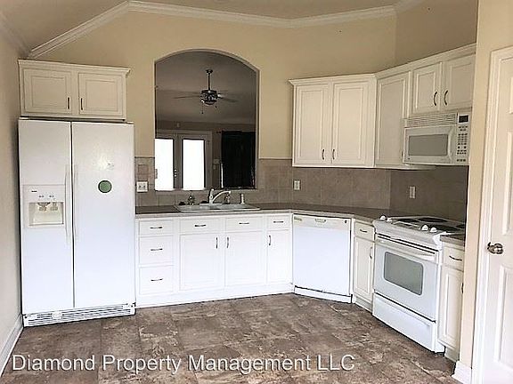 3rd image of 504 Gaston Cir