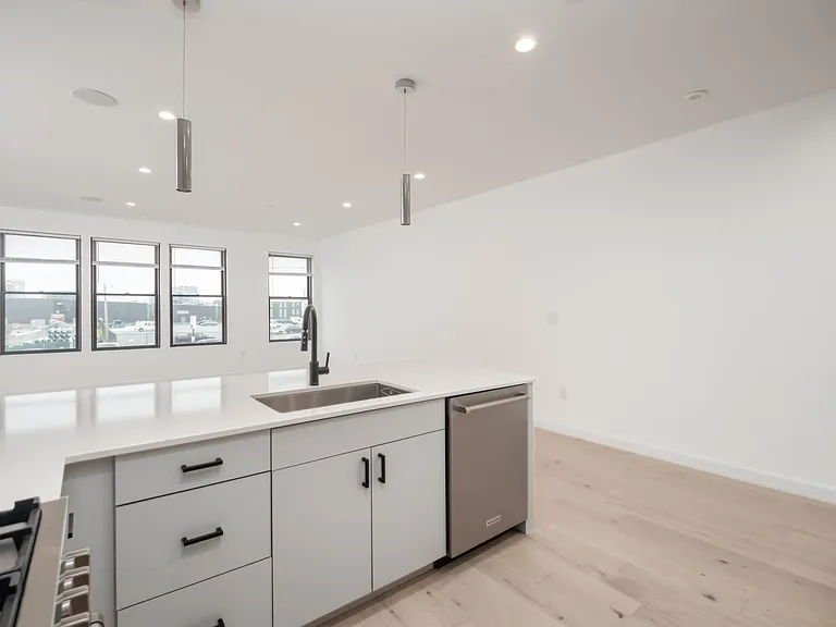340 W 2nd St #9 — Photo 10