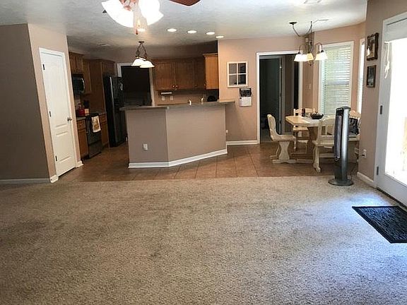 4th image of 215 Sassafras Cir