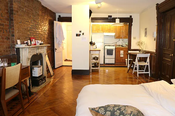 Rented by Harriet Brand, LREB | media 31