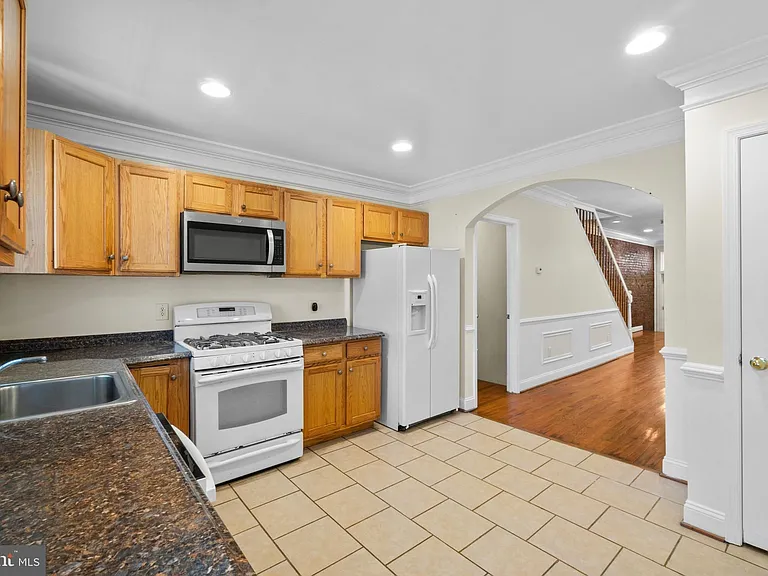 514 N Milton Ave — Photo 11