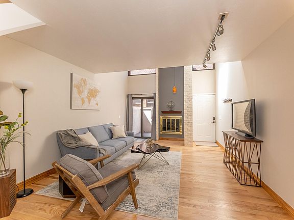5th image of 899 N Pearl St APT 22