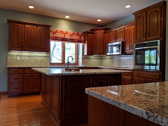 Kitchen island & appliances