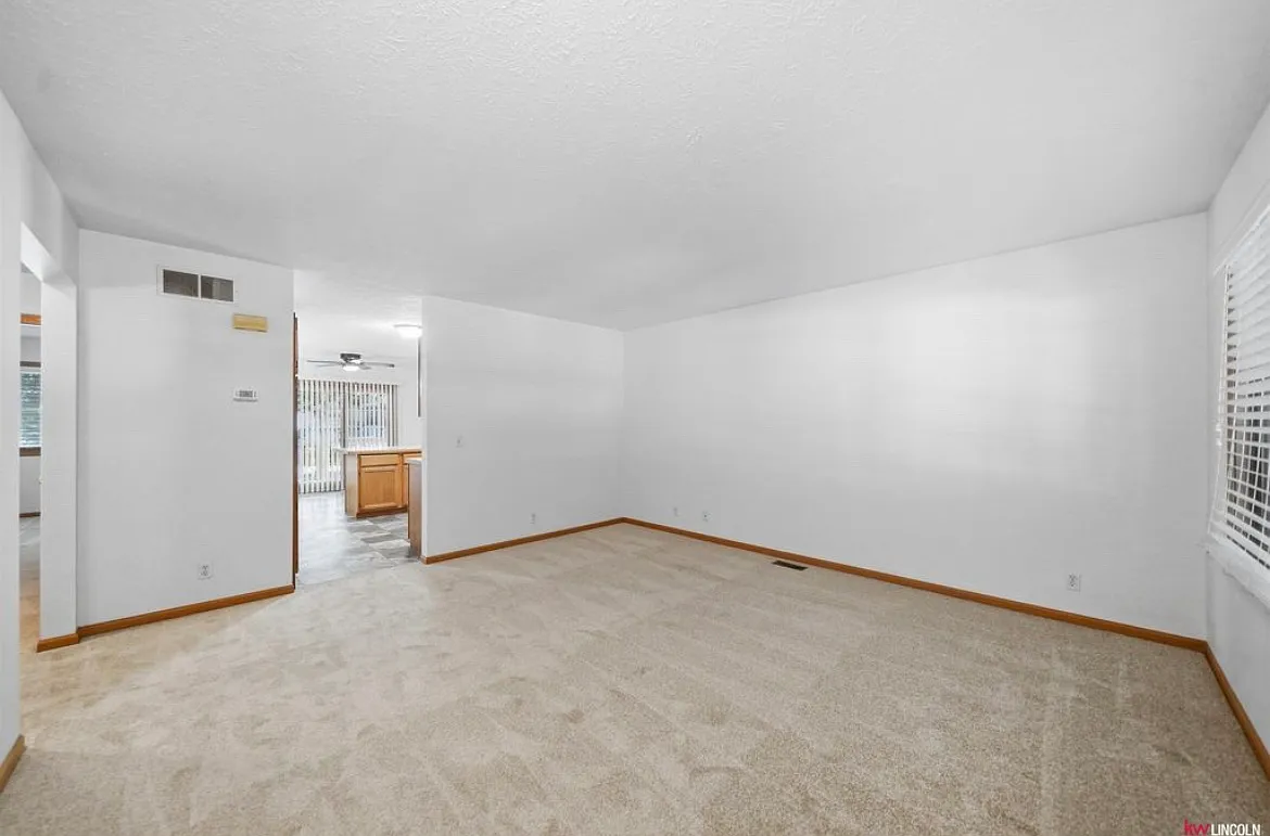 4 bed, $1,800 — Photo 4