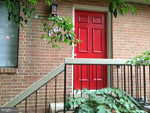 3rd image of 1679 Kenwood Ave #B