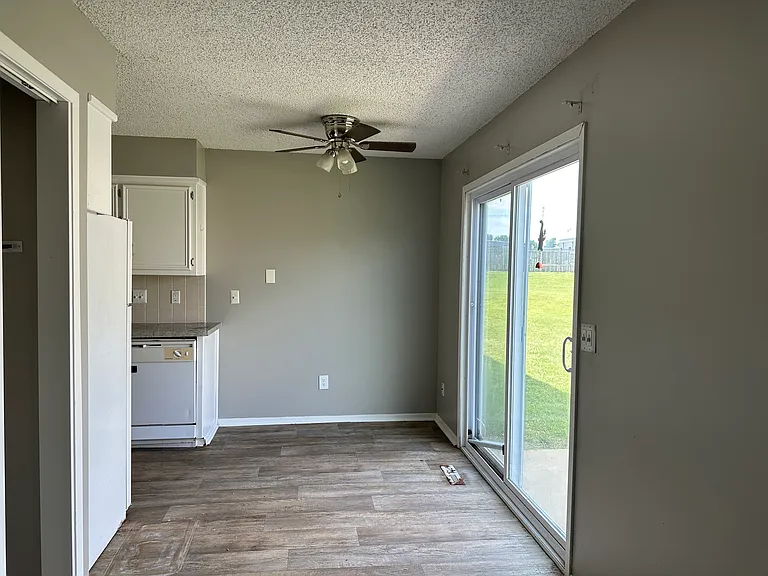 2363 S White Oak Dr — Photo 3