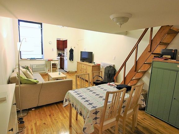 3rd image of 305 W 92nd St #2R