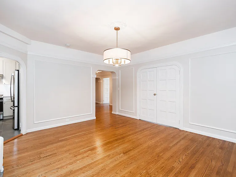 2275 Broadway — Photo 9