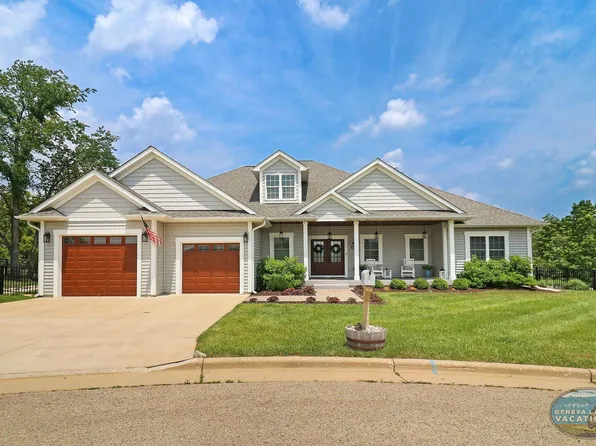 1175 La Salle Ct, Lake Geneva, WI 53147