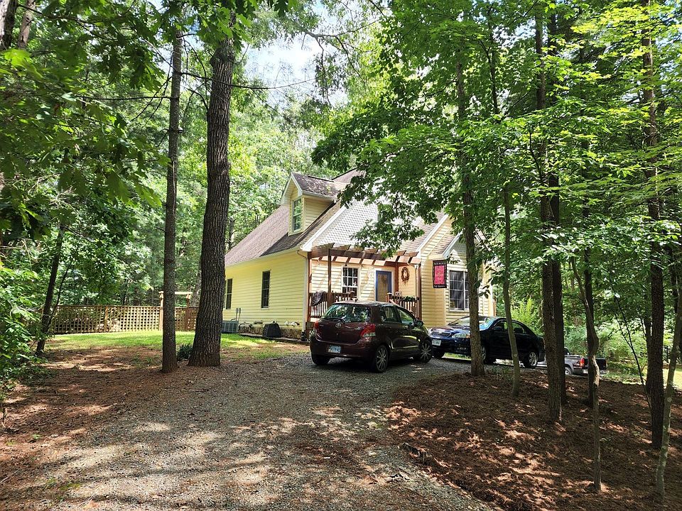 1st image of 295 Oak Garden Dr
