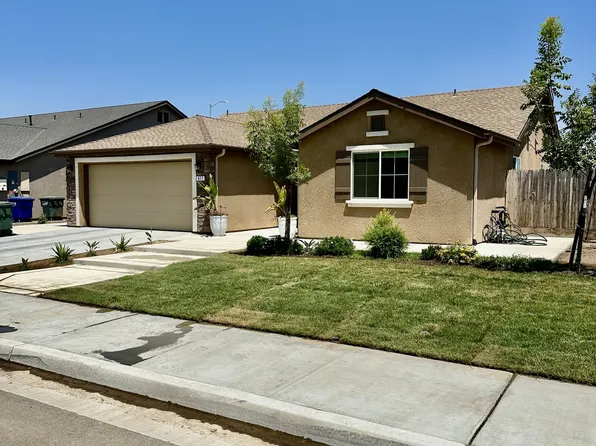 677 Country Pl, Dinuba, CA 93618