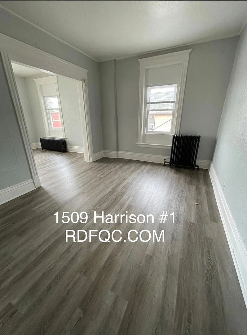Large 2 Bedroom Apartment — Photo 1