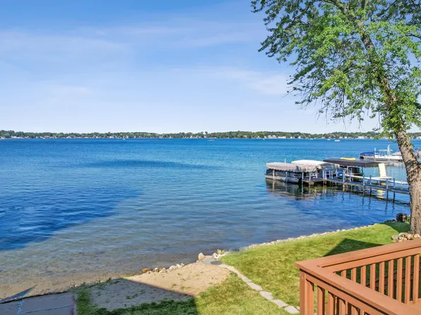 9638 Main St, Whitmore Lake, MI 48189