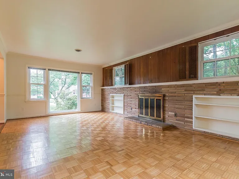 9702 Bellevue Dr — Photo 6