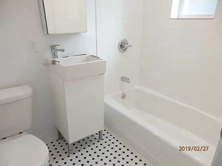 415 W 47th St #3A — Photo 3