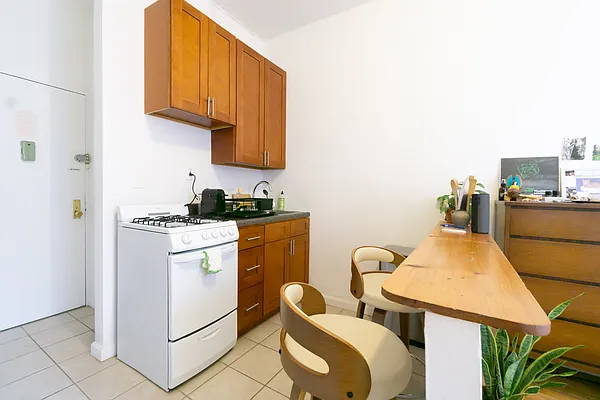 Rented by City Connections Realty | media 7