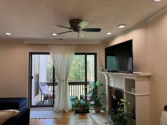 4th image of 27 Siegtown Rd APT 8G