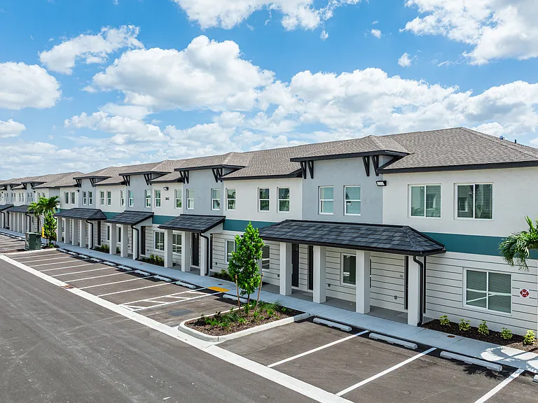 Azalea Park Apartments — Photo 14