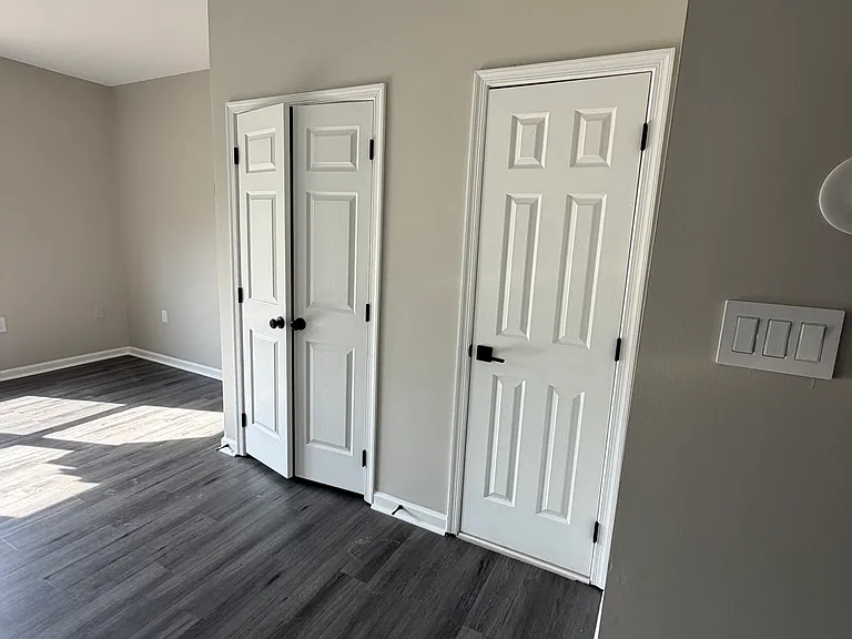 1/2 bath and coat closet