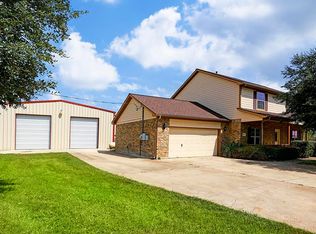 2729 Settlers Way Dr, Sealy, TX 77474