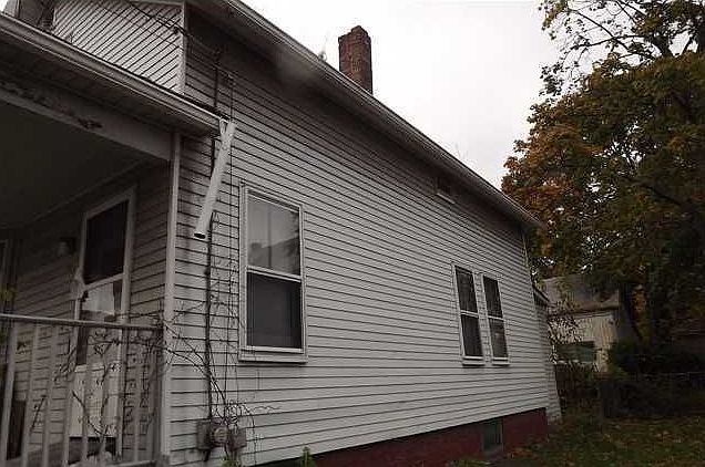 2nd image of 30 Dewey St