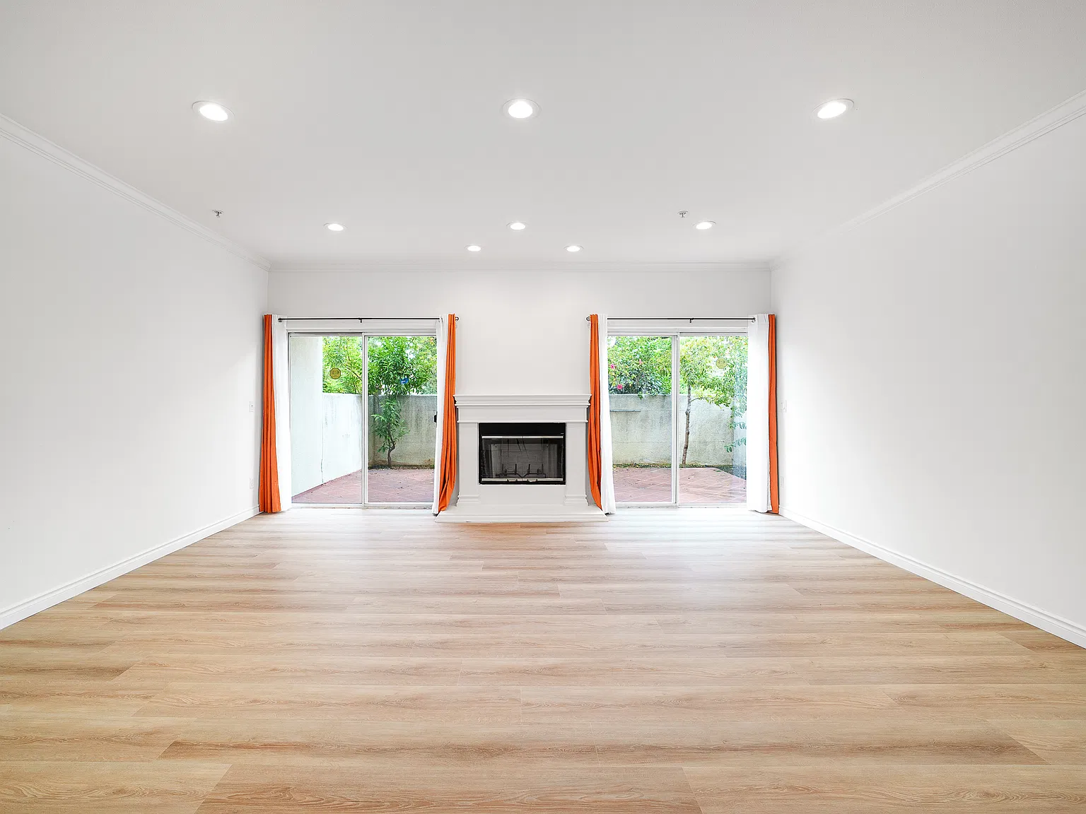 3 bed, 2.5 bath, 1833 sqft, $3,580 — Photo 4
