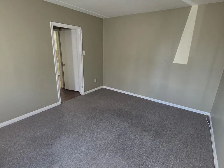 1471 McLarenwood Ter — Photo 5