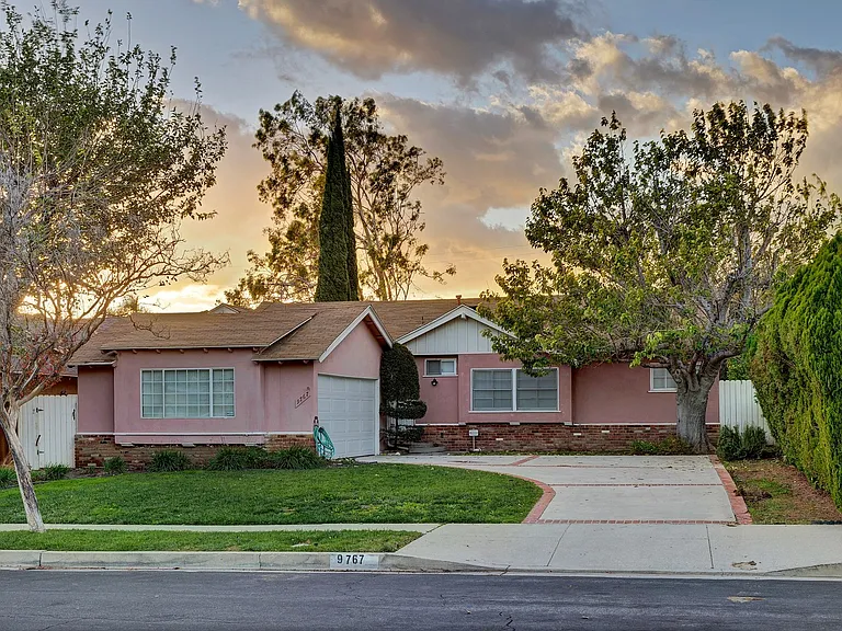 9767 Rhea Ave — Photo 1
