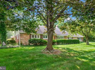 14 S Colonial Rdg, Moorestown, NJ 08057