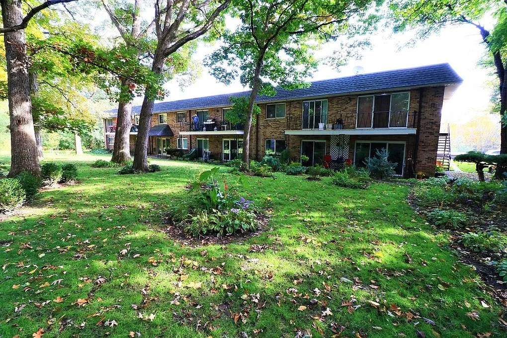 191 Hillcrest Ter APT 1E photo 1