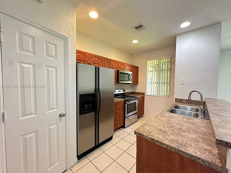 6055 SW 19th Ct #6055 — Photo 1