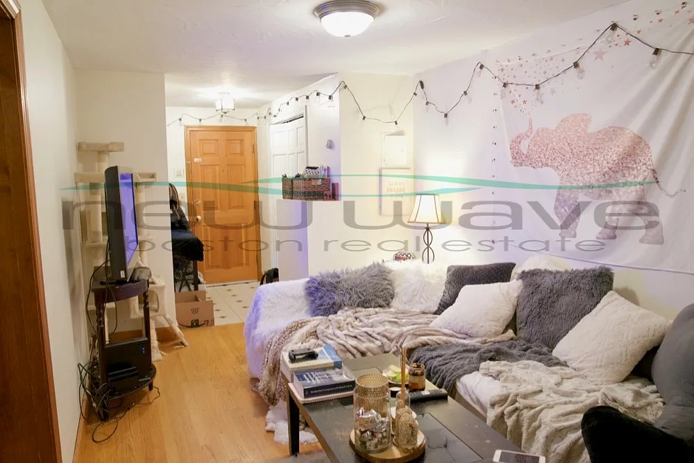 2 bed, 600 sqft, $3,600 — Photo 2