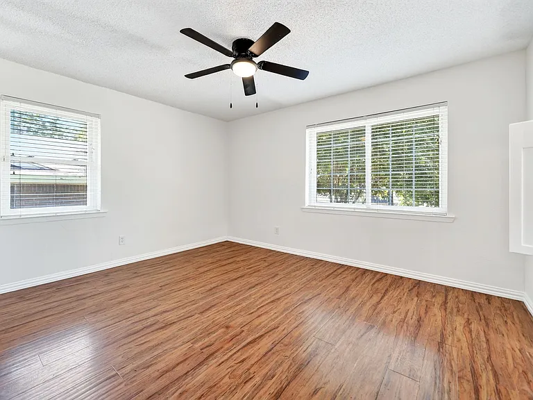 505 Whittle Way — Photo 19