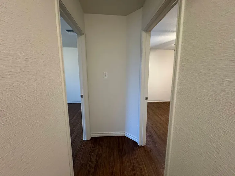 1537 Justin Loop — Photo 15