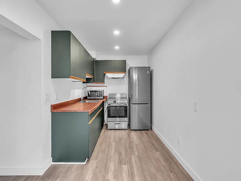 637 Alpine Ct #GROUND LEVEL — Photo 9