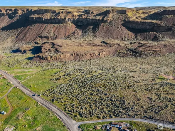 131 Wagon Road, Palisades, WA 98845