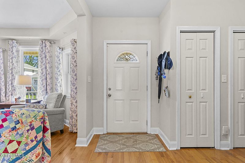 5th image of 129 Sanders Avenue