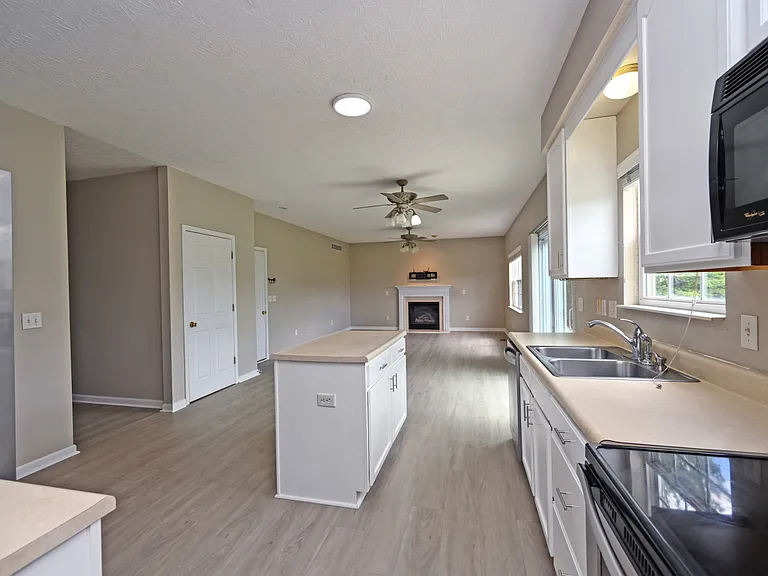 8097 Winding Creek Ct — Photo 12