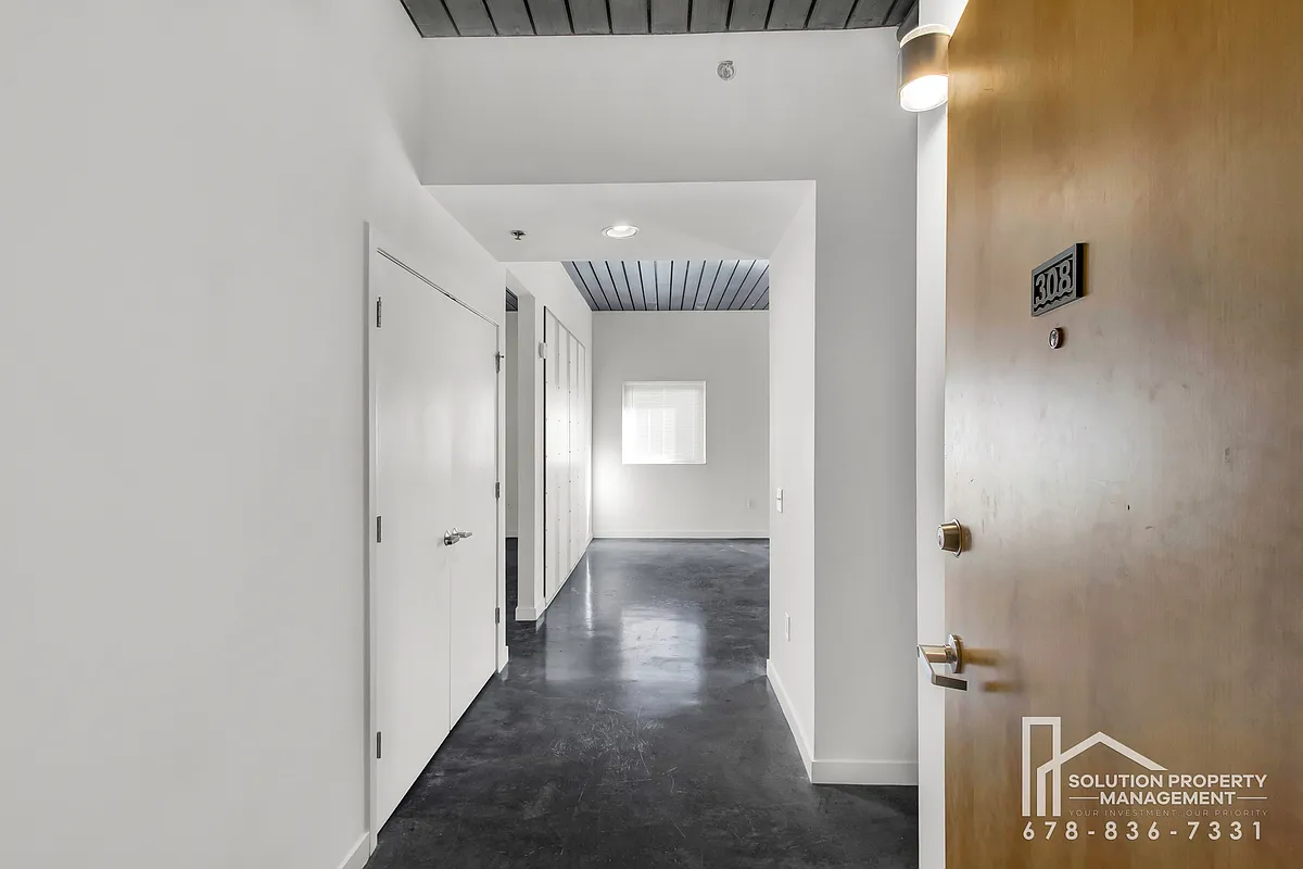 Building Photo - 620 Glen Iris Dr NE #308