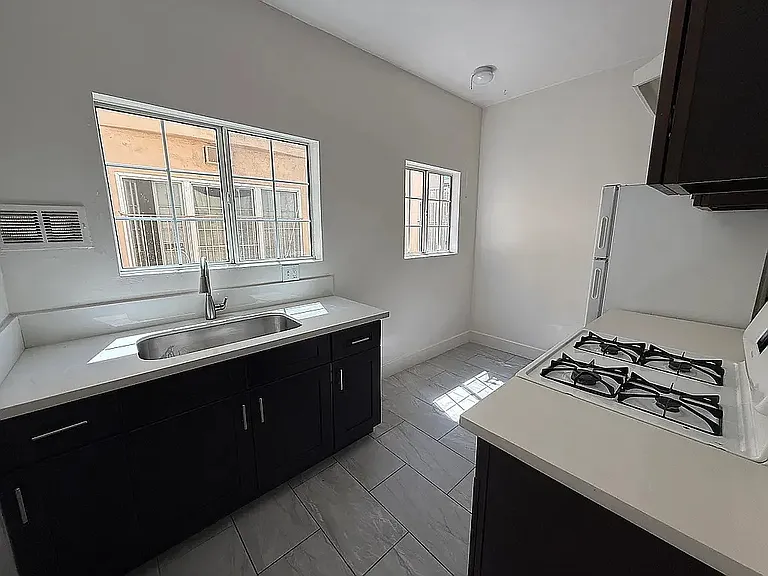 5527 Barton Ave — Photo 5