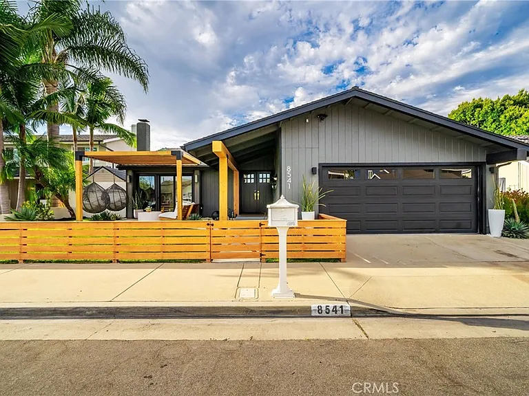 8541 Kelso Dr — Photo 50