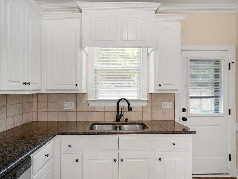 2508 Chelsea Dr NW — Photo 16