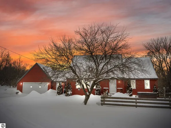 10778 Hibma Rd, Tustin, MI 49688