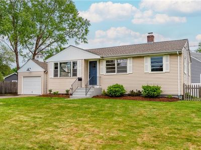 162 N Country Club Dr, Warwick, RI, 02888