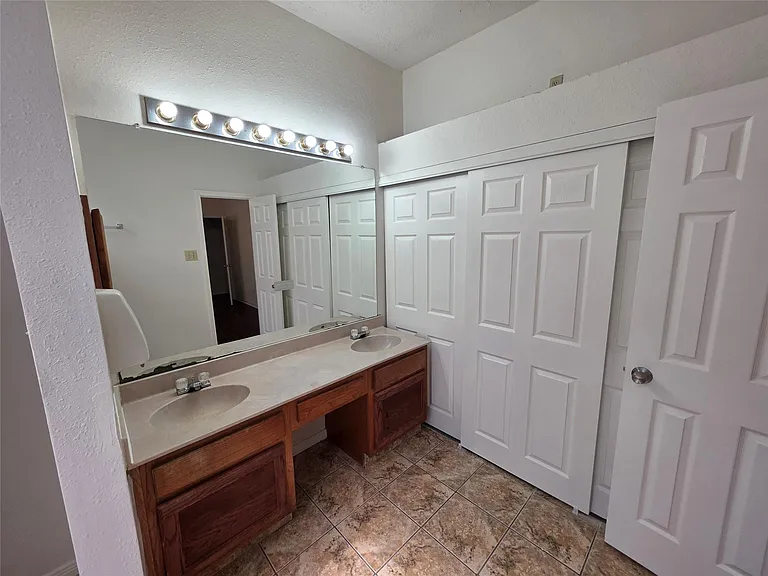 11726 Plumbrook Dr — Photo 12