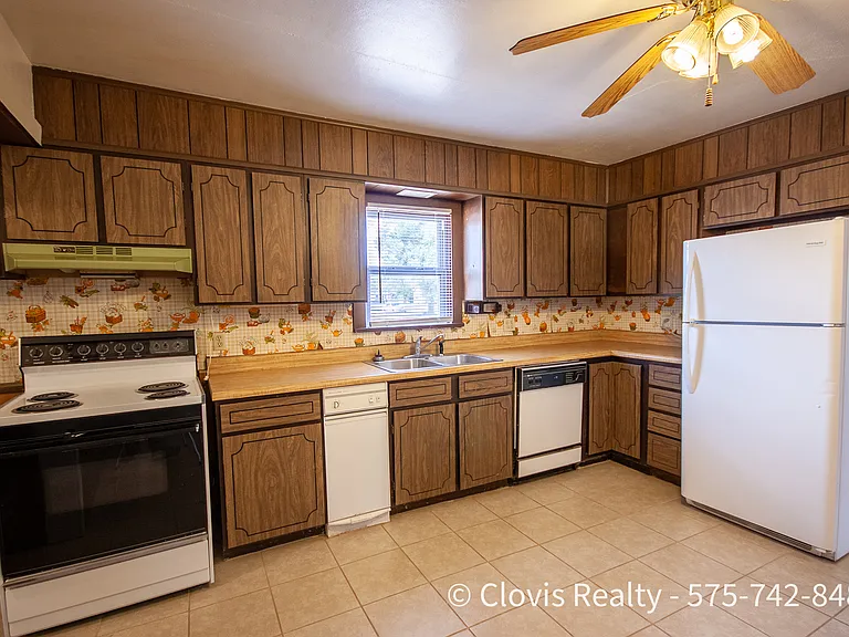 1020 Calhoun St — Photo 7