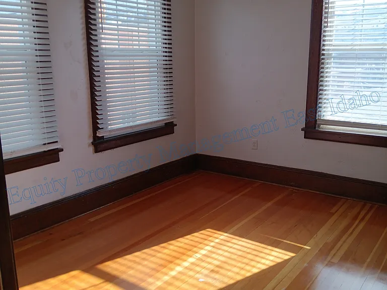 416 W Lewis St — Photo 19