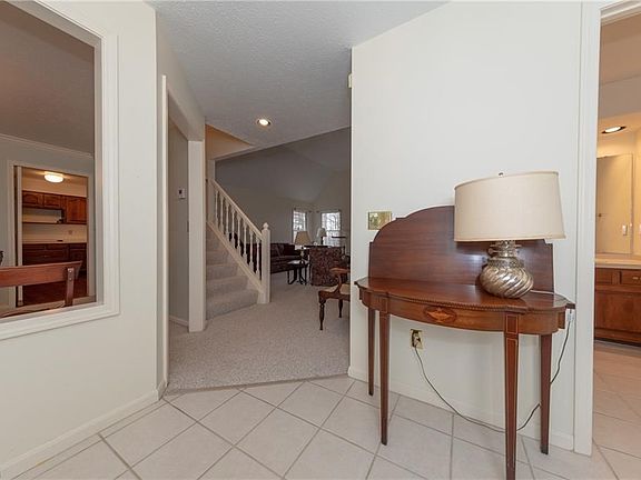 4th image of 110 Pheasant Run Dr #110