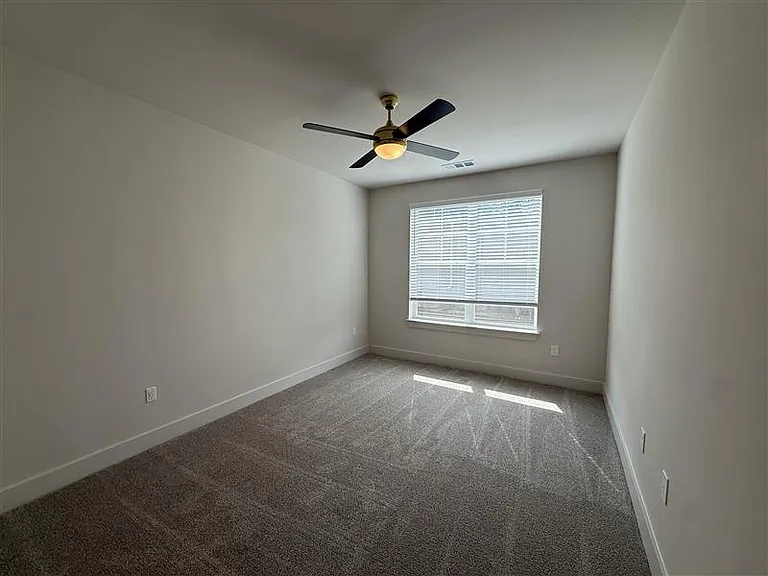 District on the Etowah Apartments — Photo 1198